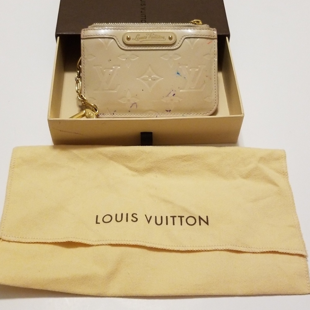 Louis Vuitton  beige patent leather cardkey holder